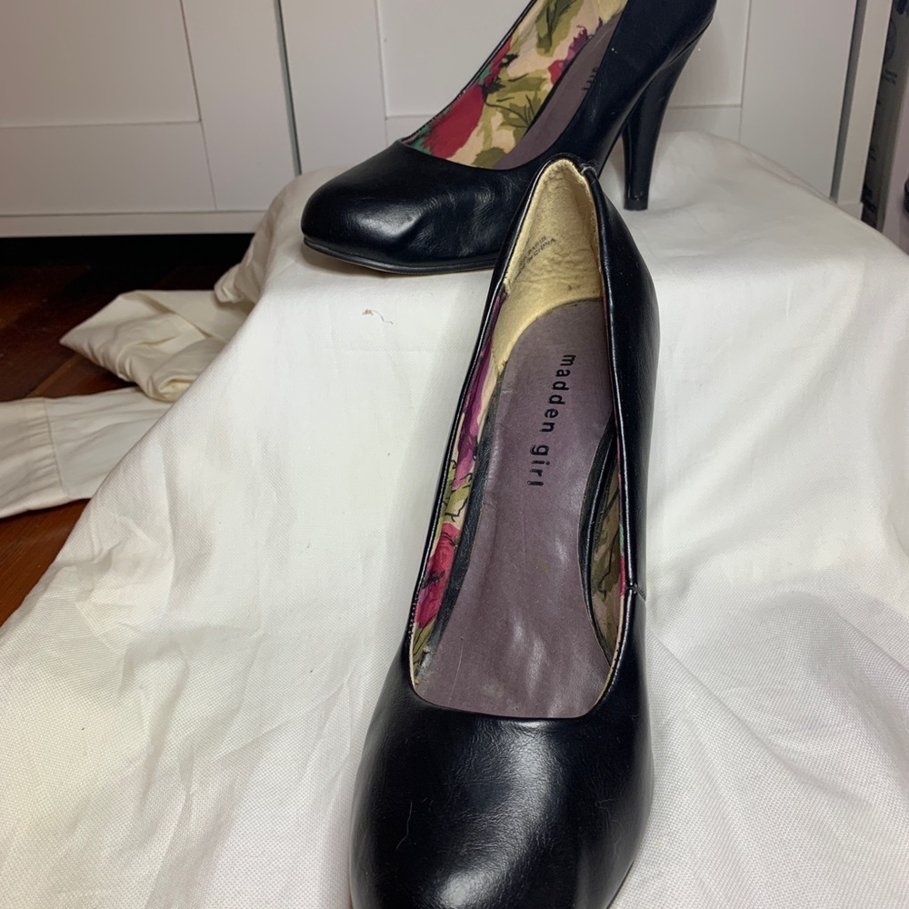 Madden Girl Sophisticated Black Pumps NWOT Sz 9,5
